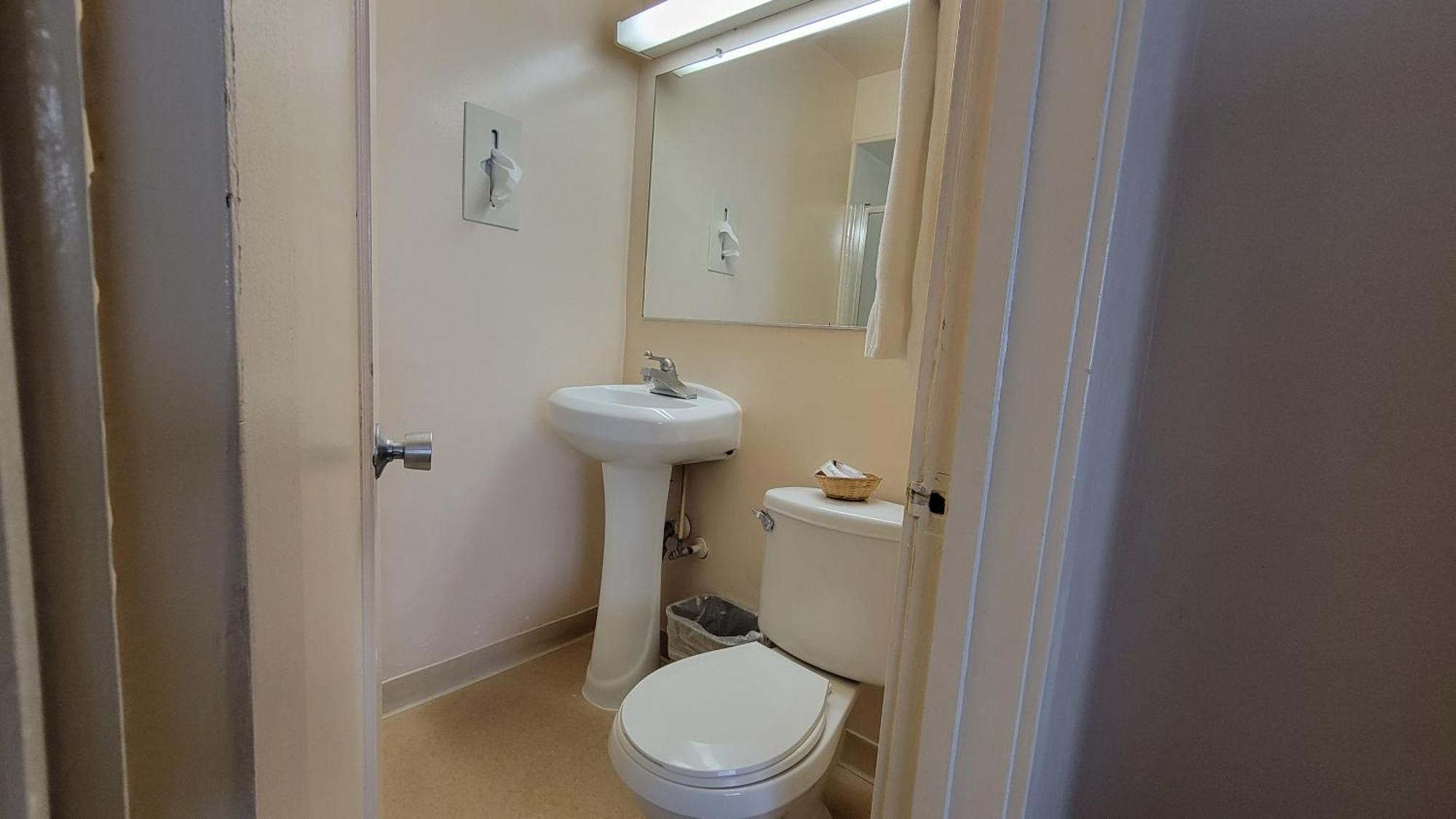 El Camino Inn Daly City Room photo